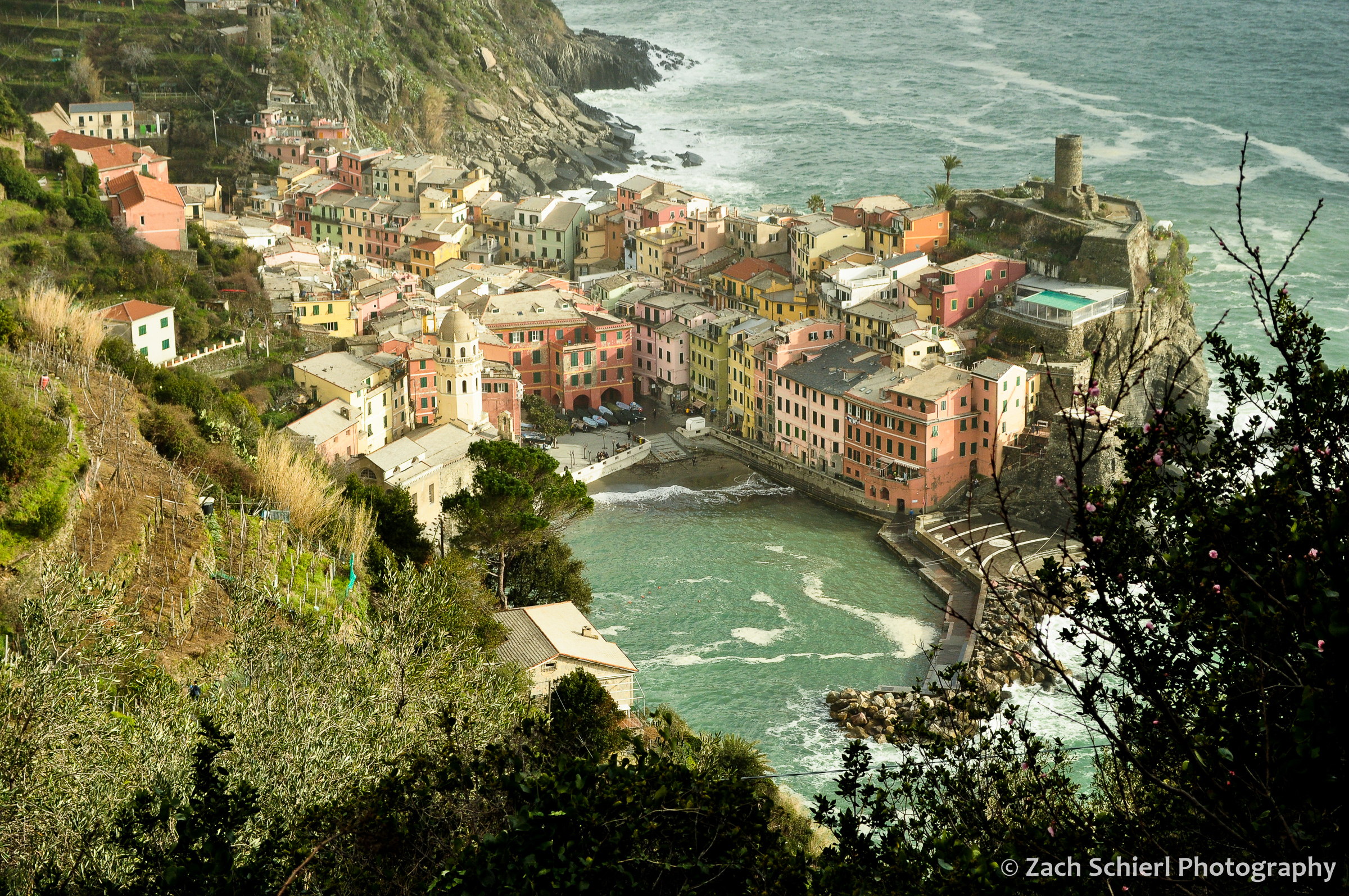 Coloful buildings line the harbor in the village of Vernazza